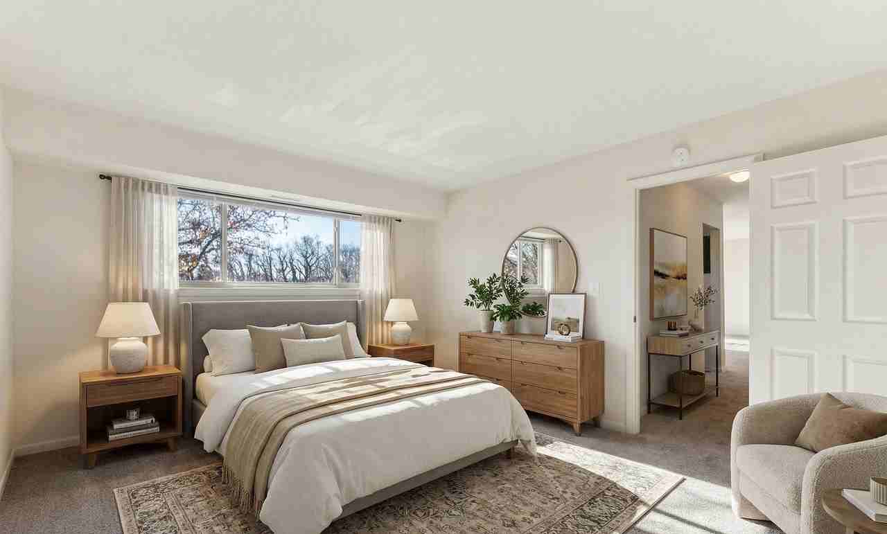 Fallstaff Manor - Photo 5 of 17