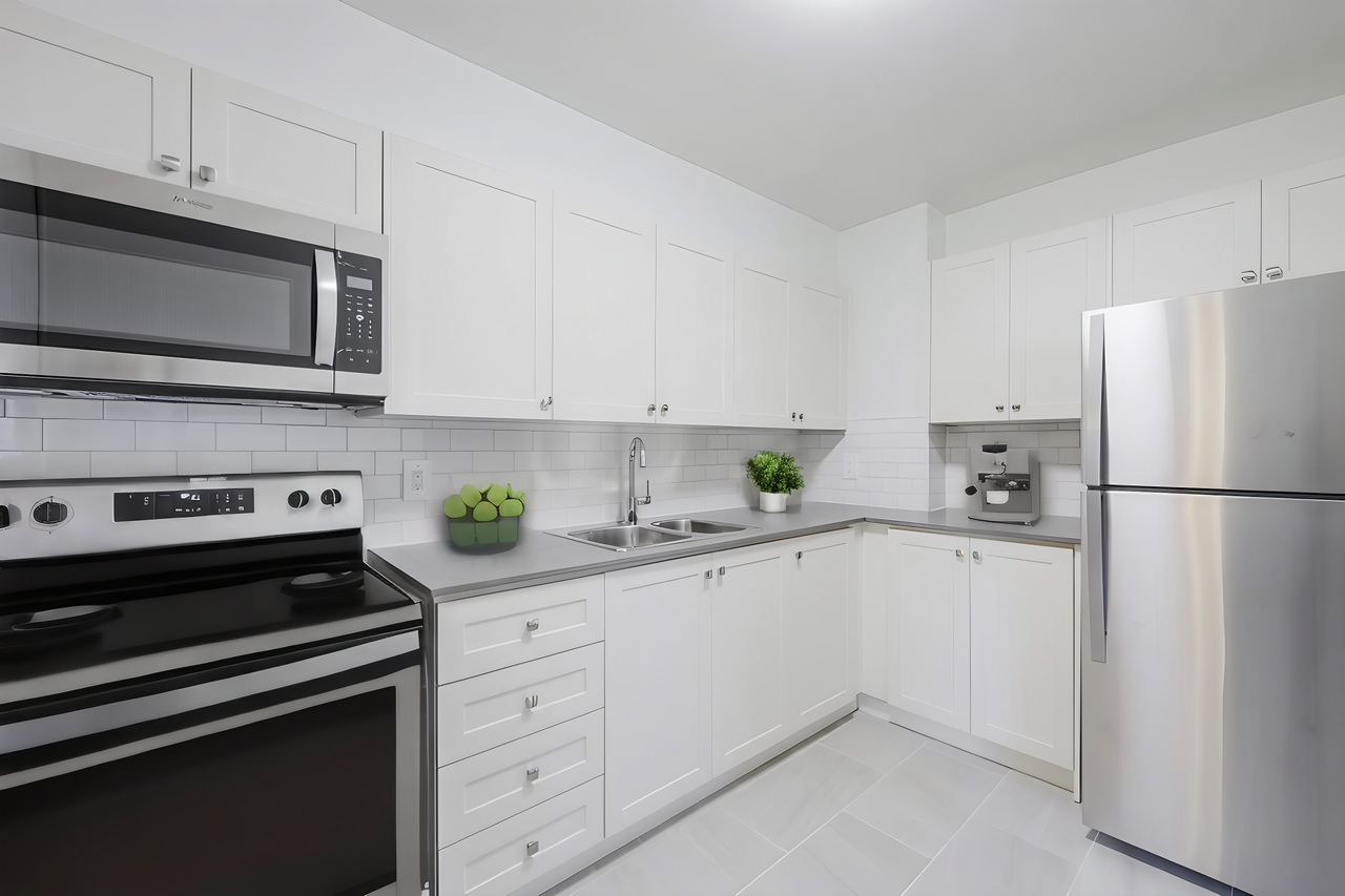 Royal Court - Photo 3 of 20