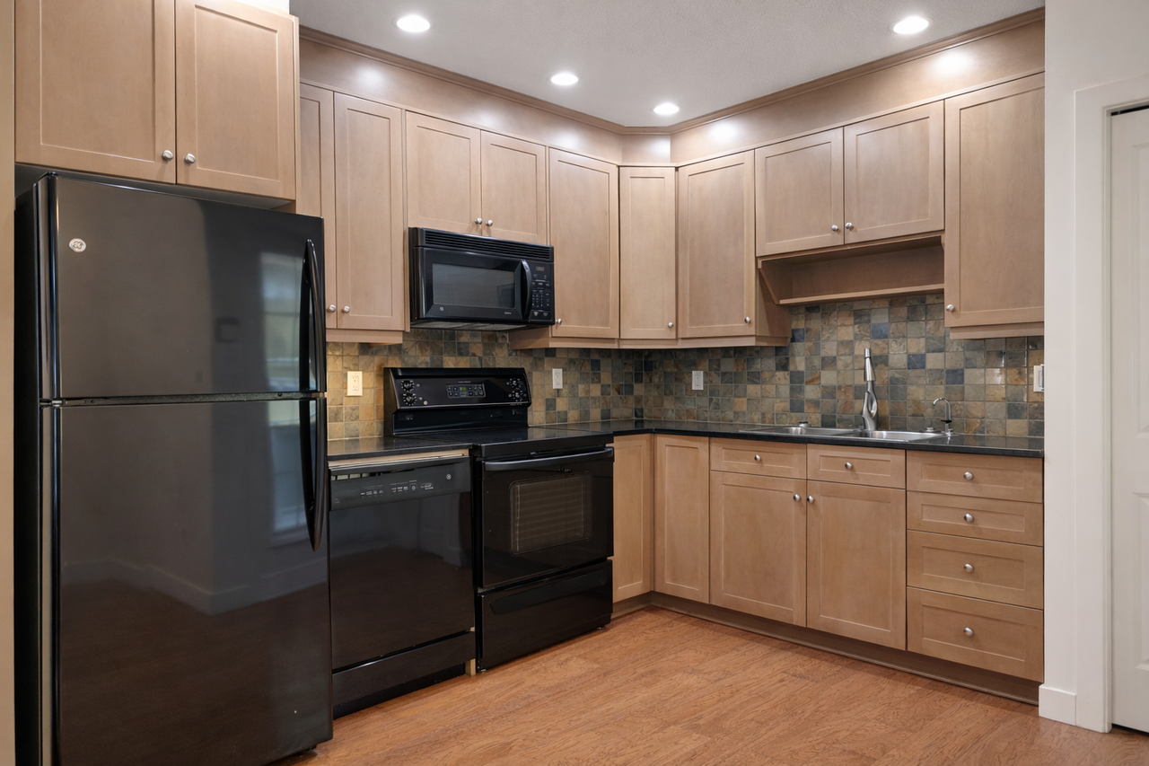 2222 Westmount - Photo 6 of 19