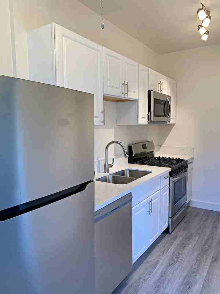 1623 N Mariposa - Photo 4 of 19