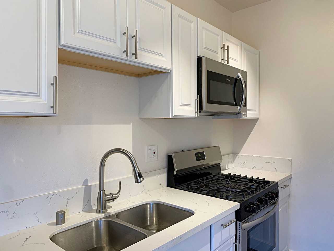 1623 N Mariposa - Photo 5 of 19