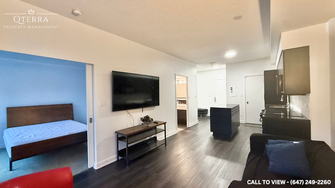 126 Simcoe St - Photo 2 of 7