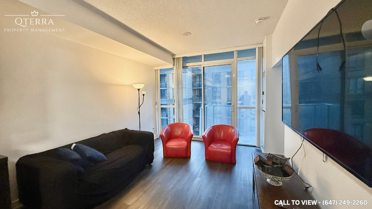 126 Simcoe St - Photo 3 of 7