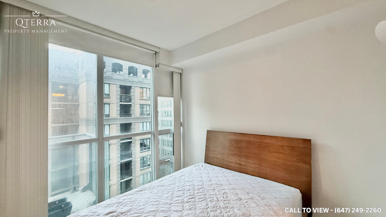 126 Simcoe St - Photo 4 of 7