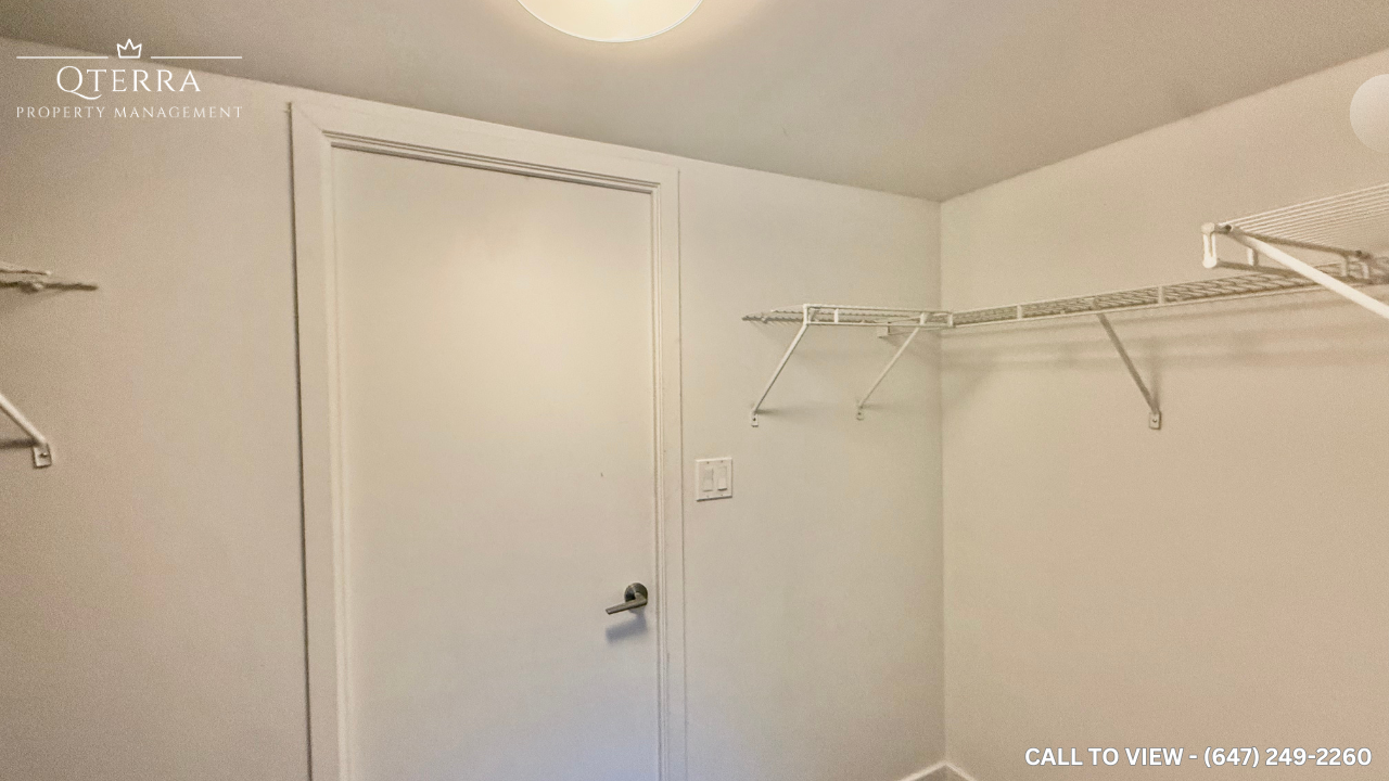 126 Simcoe St - Photo 6 of 7