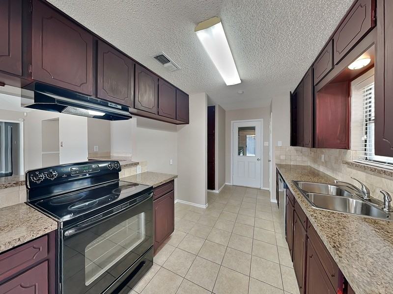 445 Hillside Dr - Photo 4 of 18