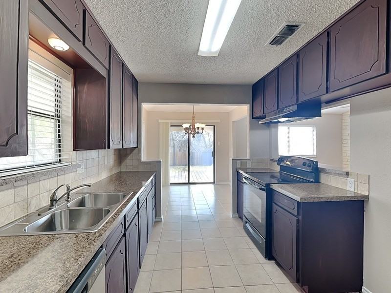 445 Hillside Dr - Photo 5 of 18