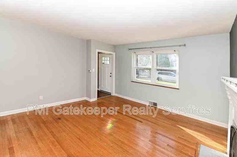 5618 Leumas Rd - Photo 4 of 48