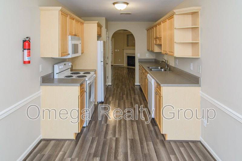 112 Hayesbury Ln - Photo 6 of 32