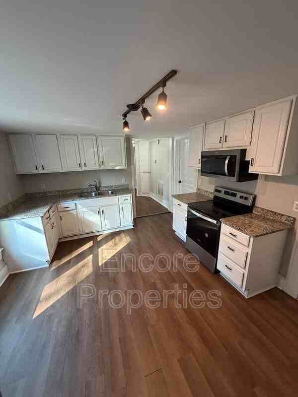 2003 Burnett Ave - Photo 3 of 12