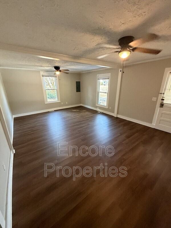 2003 Burnett Ave - Photo 4 of 12