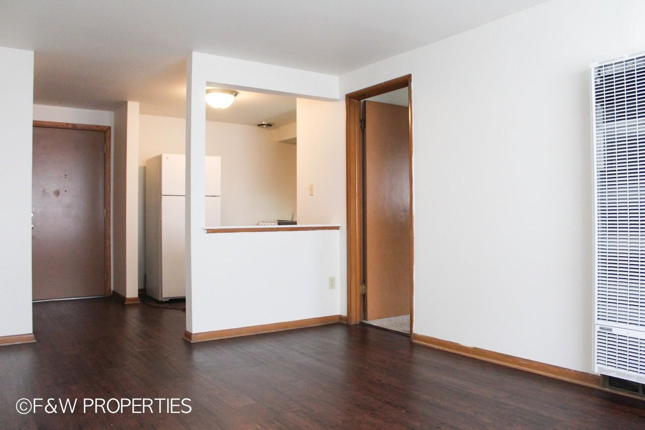 1075 Bryden Road - Photo 3 of 33