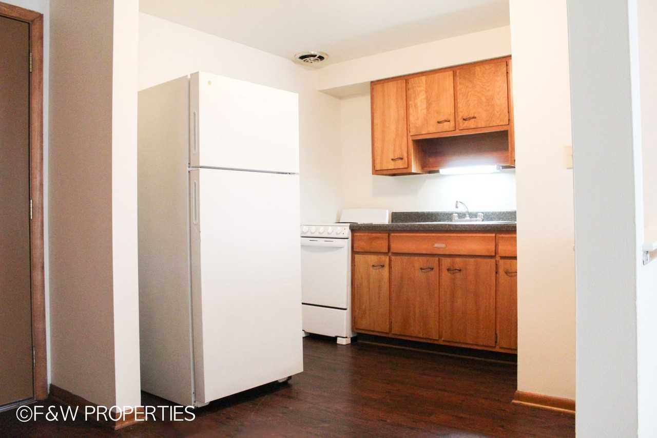 1075 Bryden Road - Photo 5 of 33