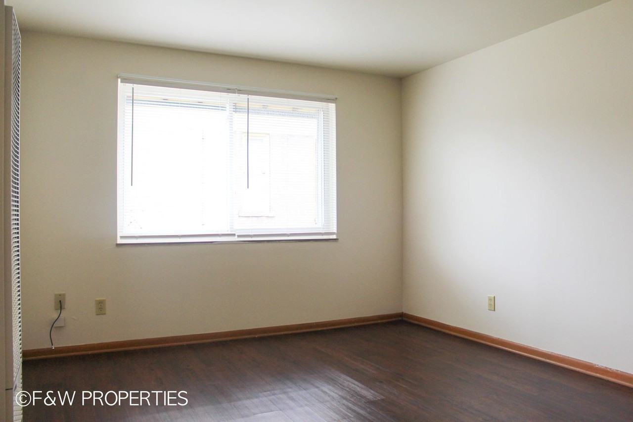 1075 Bryden Road - Photo 6 of 33