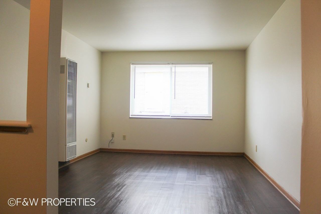 1075 Bryden Road - Photo 7 of 33