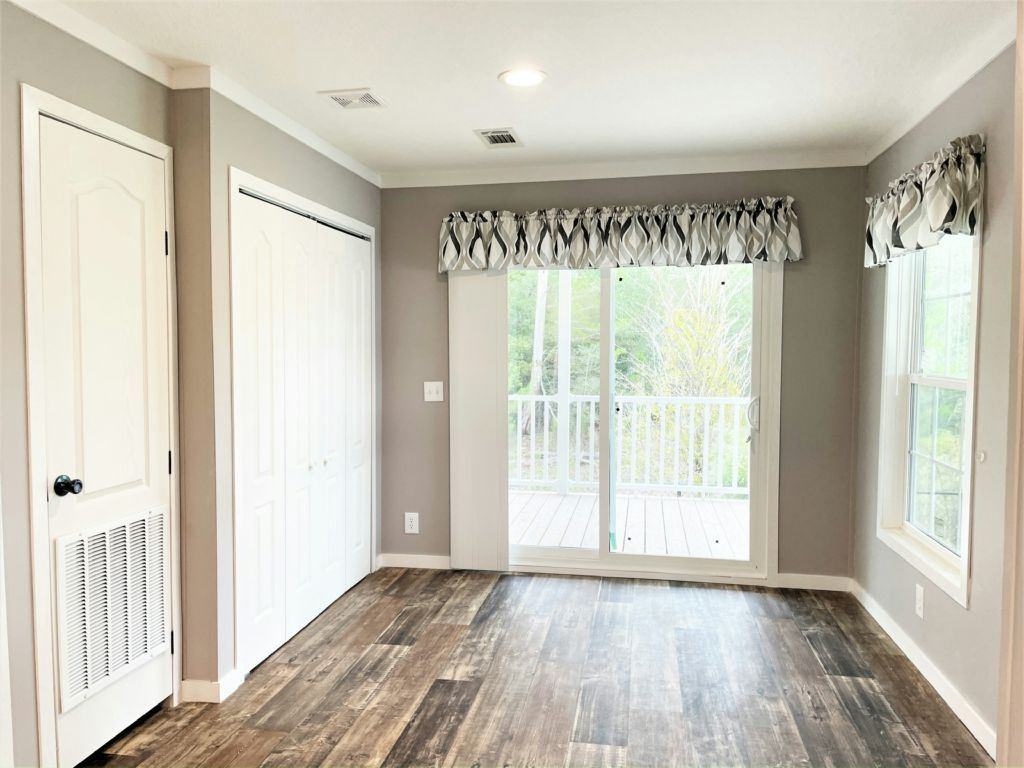 10893 Sw 30th Ave - Photo 4 of 34