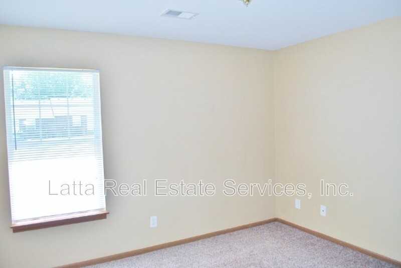 320 E Benning St - Photo 6 of 9