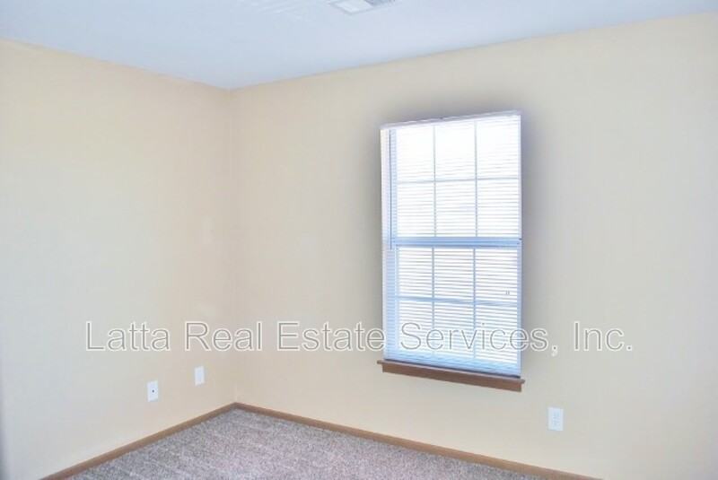 320 E Benning St - Photo 7 of 9