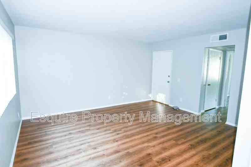 1940 Los Feliz Dr Apt A - Photo 2 of 9