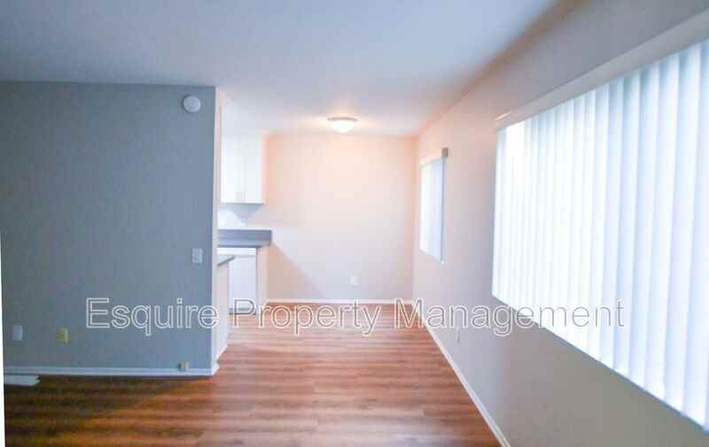 1940 Los Feliz Dr Apt A - Photo 3 of 9