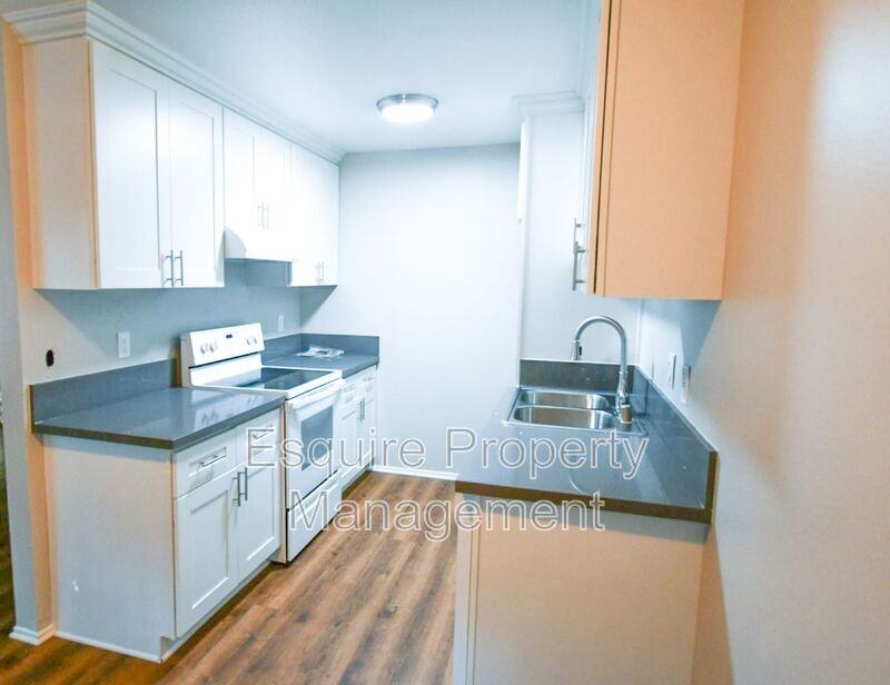 1940 Los Feliz Dr Apt A - Photo 4 of 9