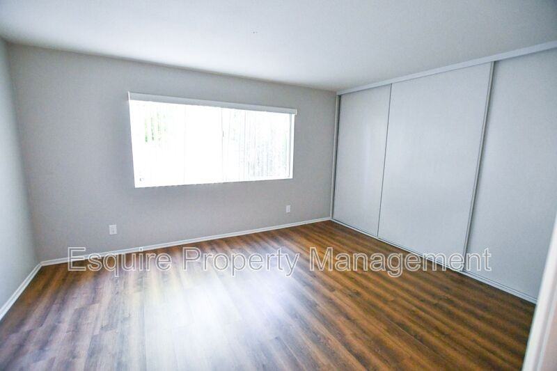 1940 Los Feliz Dr Apt A - Photo 6 of 9