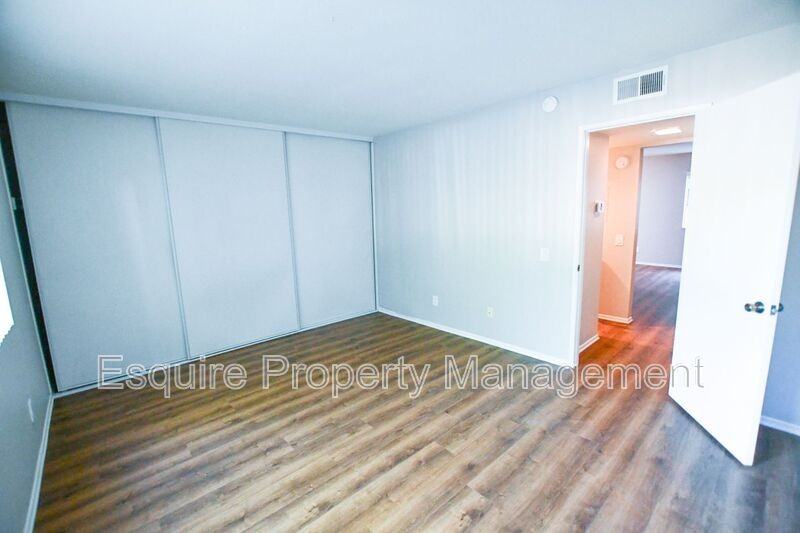 1940 Los Feliz Dr Apt A - Photo 7 of 9