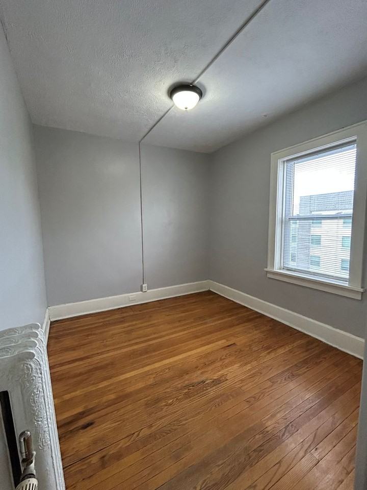 2464 Harney St #33 - Photo 3 of 9