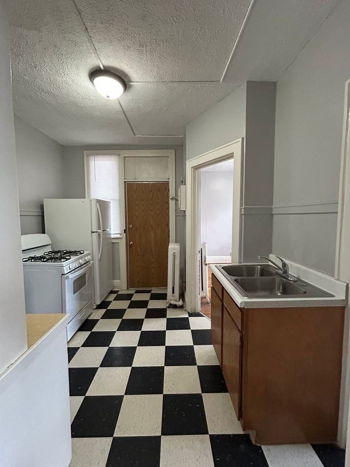 2464 Harney St #33 - Photo 7 of 9