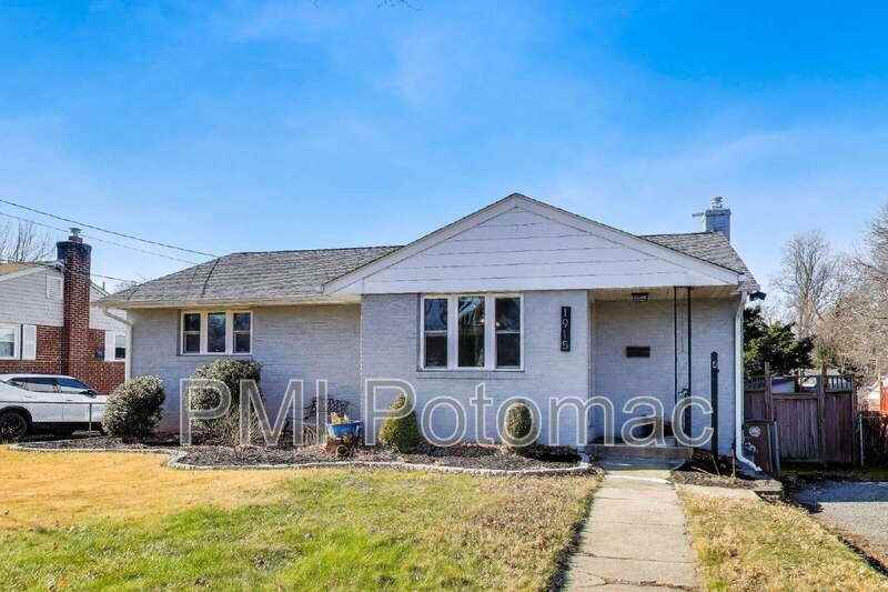 1915 Henry Rd - Photo 2 of 46