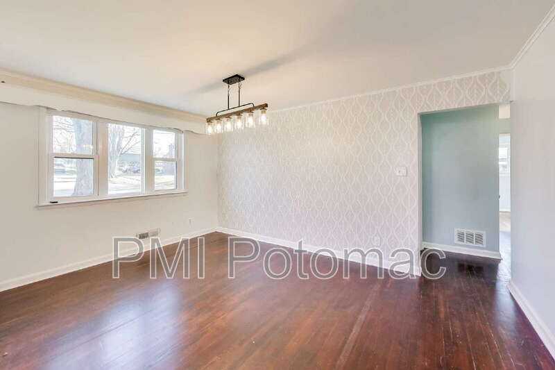 1915 Henry Rd - Photo 4 of 46