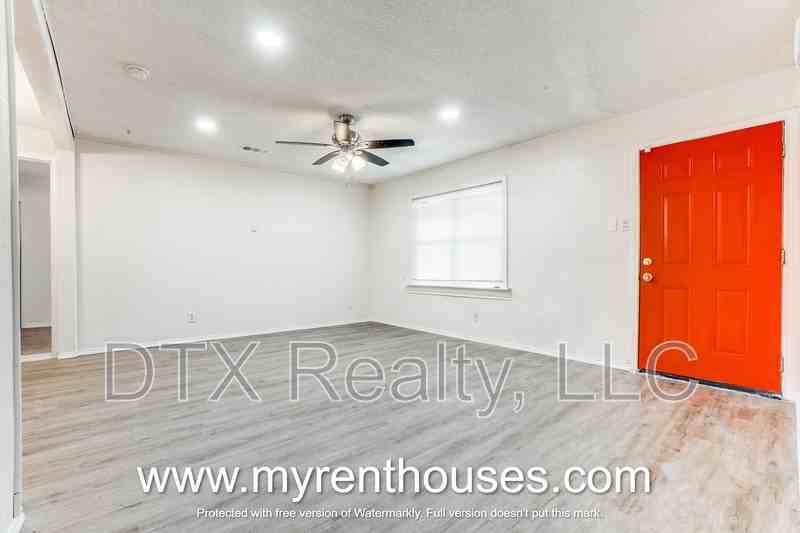 5869 Bluffman Dr - Photo 2 of 10