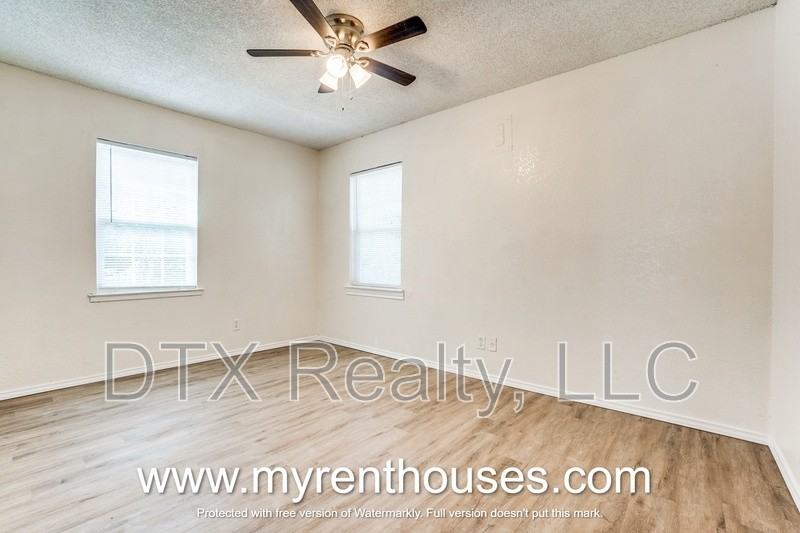 5869 Bluffman Dr - Photo 5 of 10