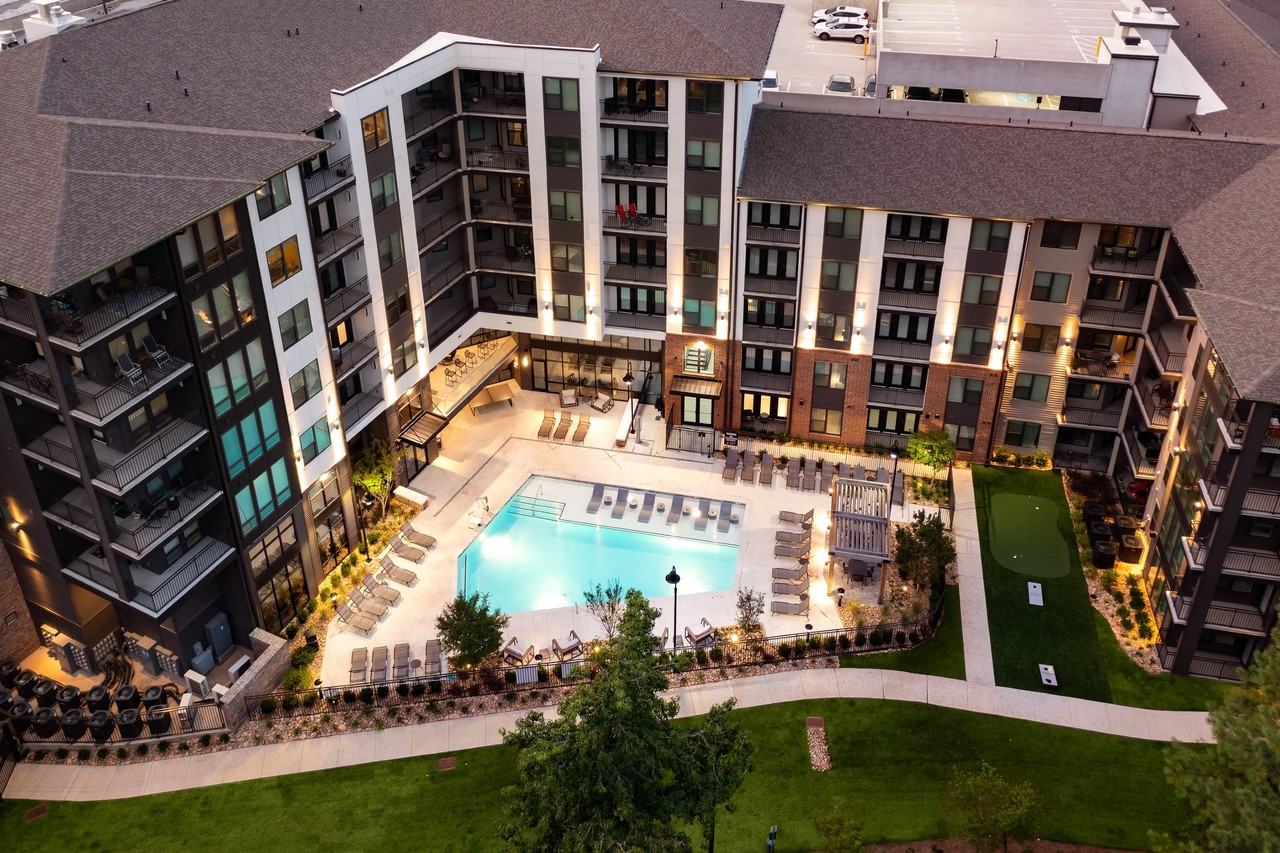 915 Glenwood Apartments on the Beltline - Photo 2 of 51