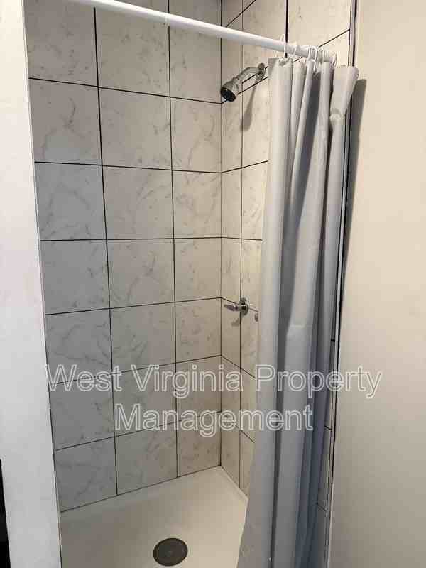 852 Mercer St #6 - Photo 7 of 9