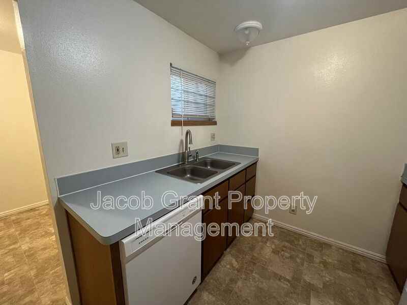 635 Hoopes Ave #6 - Photo 4 of 10