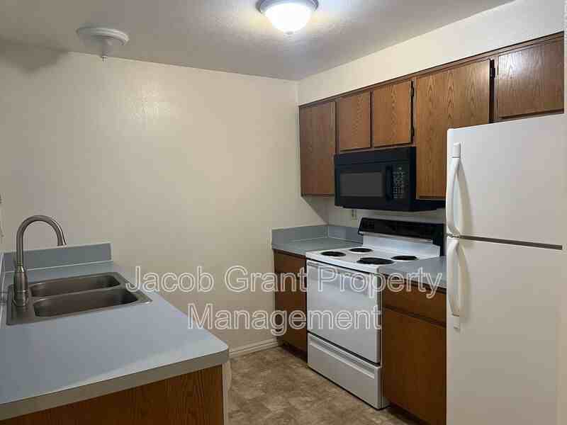 635 Hoopes Ave #6 - Photo 5 of 10