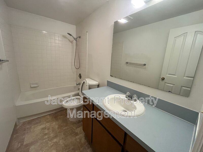 635 Hoopes Ave #6 - Photo 6 of 10