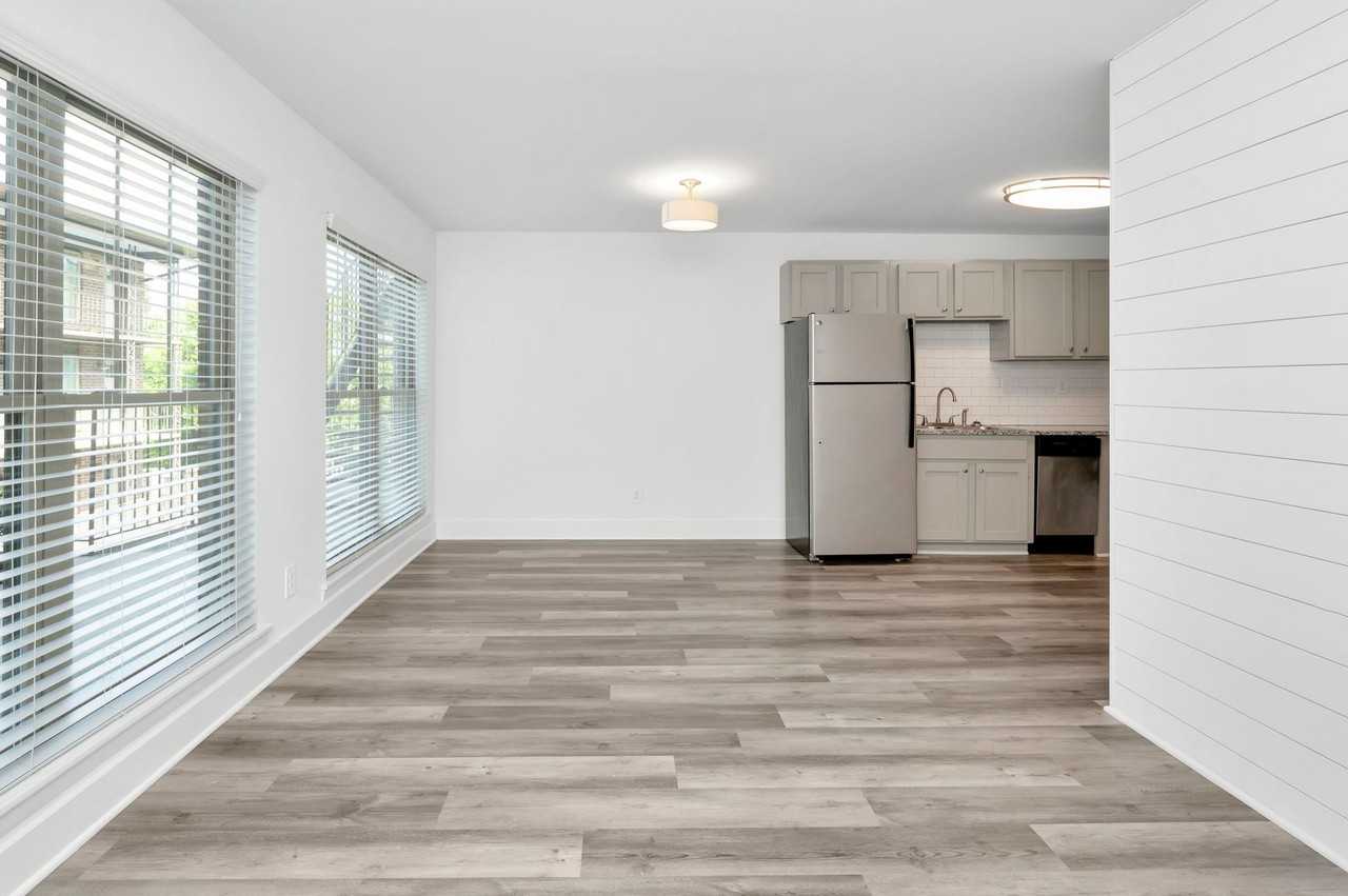 Melrose Place - Photo 2 of 50