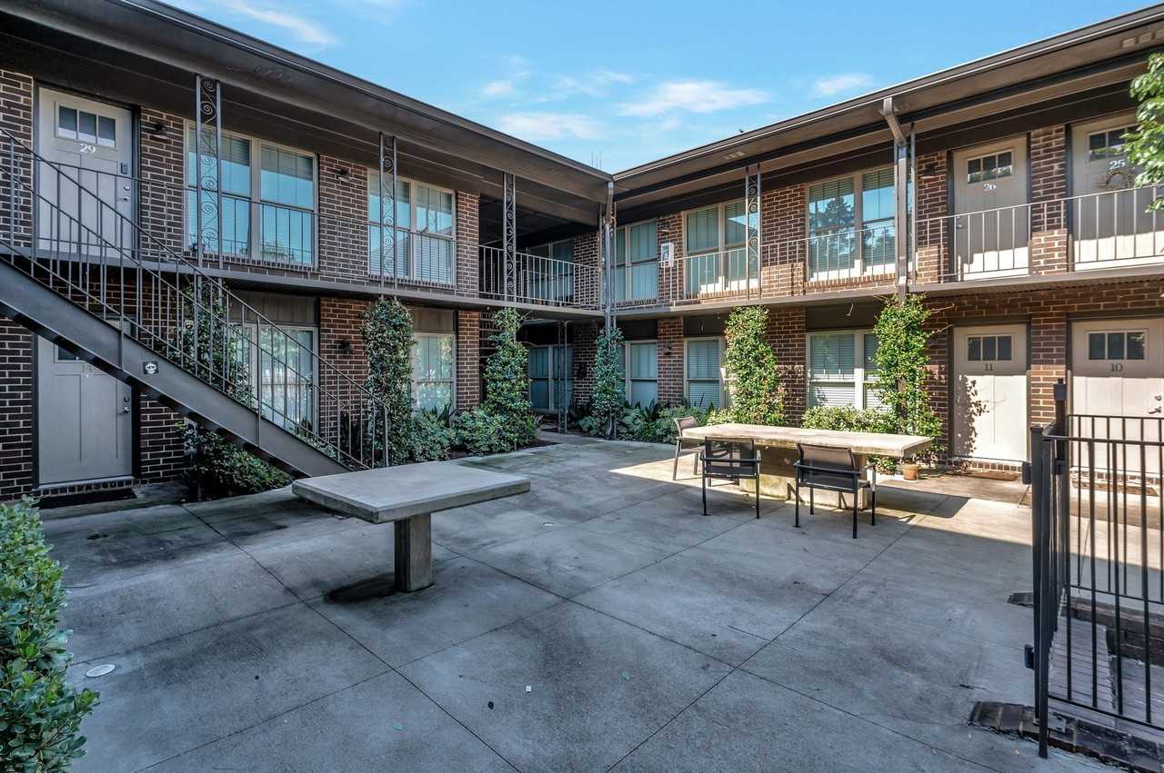 Melrose Place - Photo 5 of 50