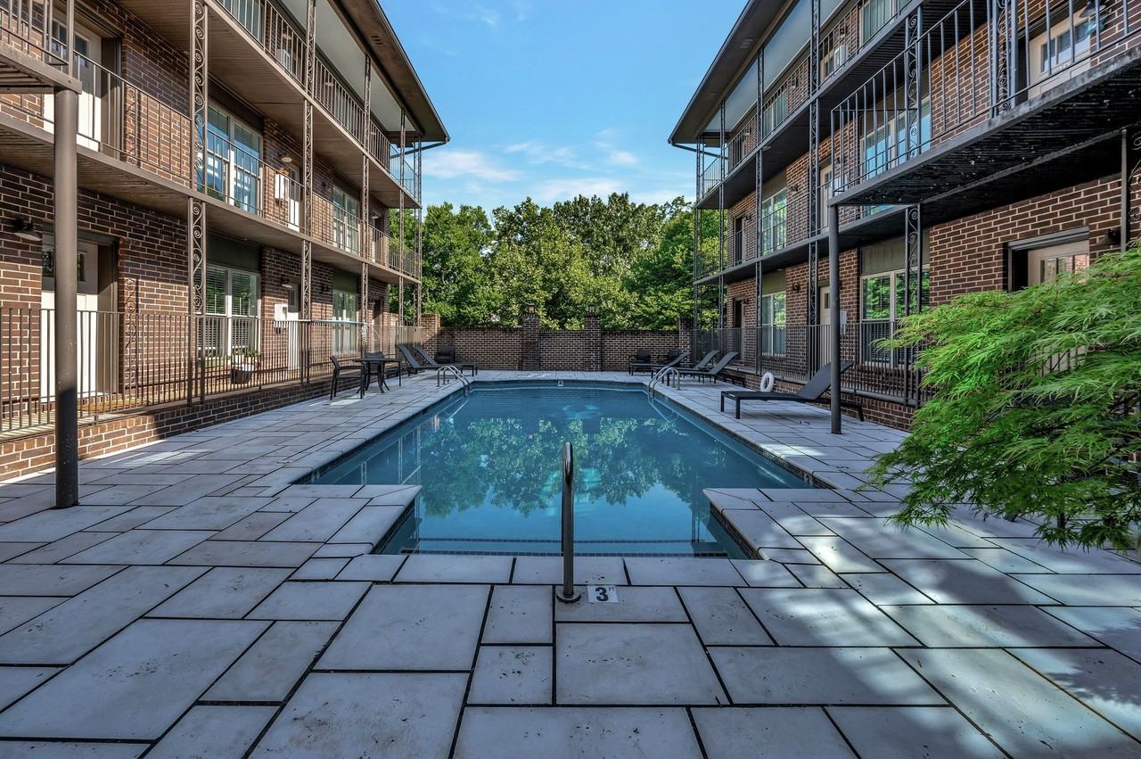 Melrose Place - Photo 6 of 50