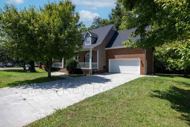 1725 Brookwood Dr Ne - Photo 2 of 36