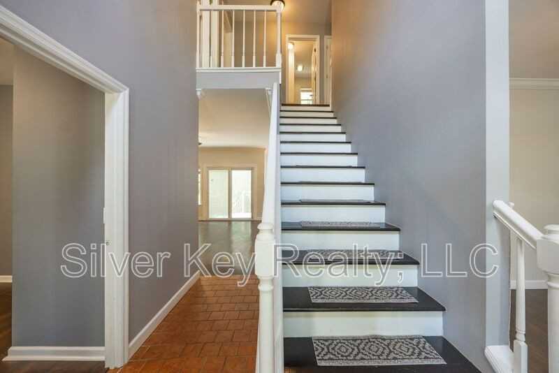 1725 Brookwood Dr Ne - Photo 5 of 36