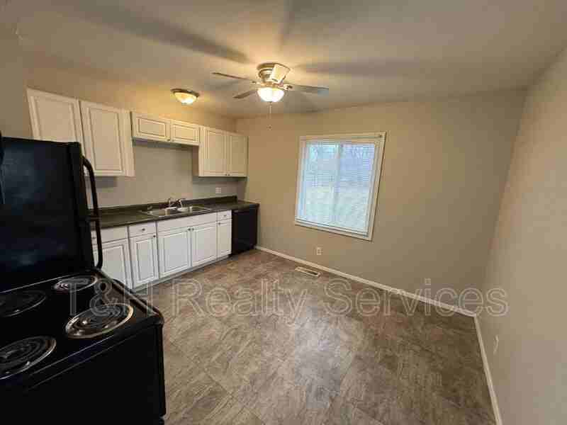 4817 Leone Dr - Photo 7 of 16