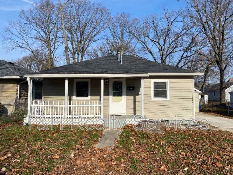 2608 Fowler St - Photo 2 of 17