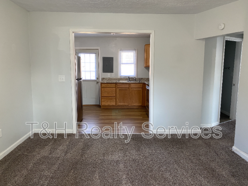 2608 Fowler St - Photo 4 of 17