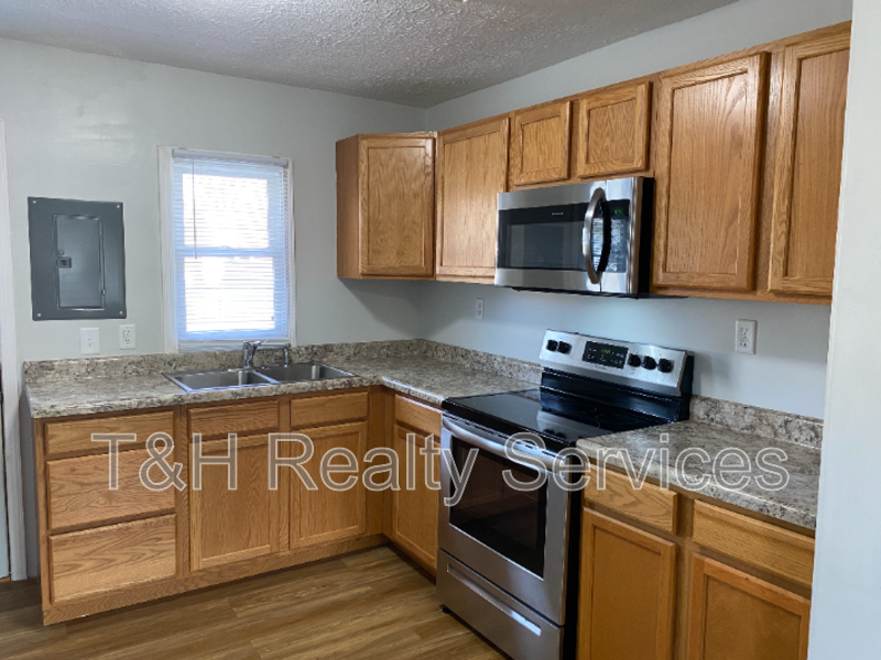 2608 Fowler St - Photo 5 of 17