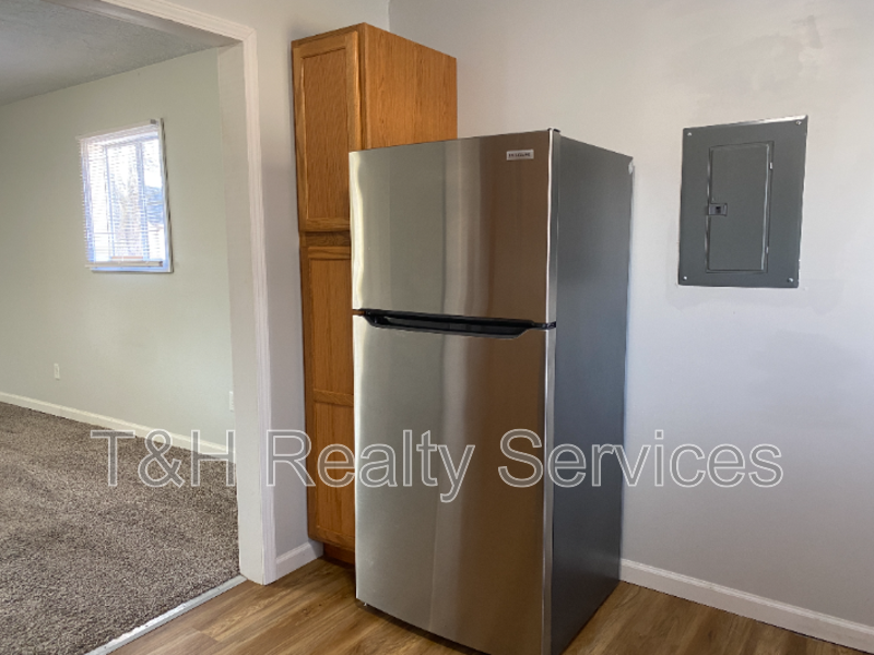 2608 Fowler St - Photo 7 of 17