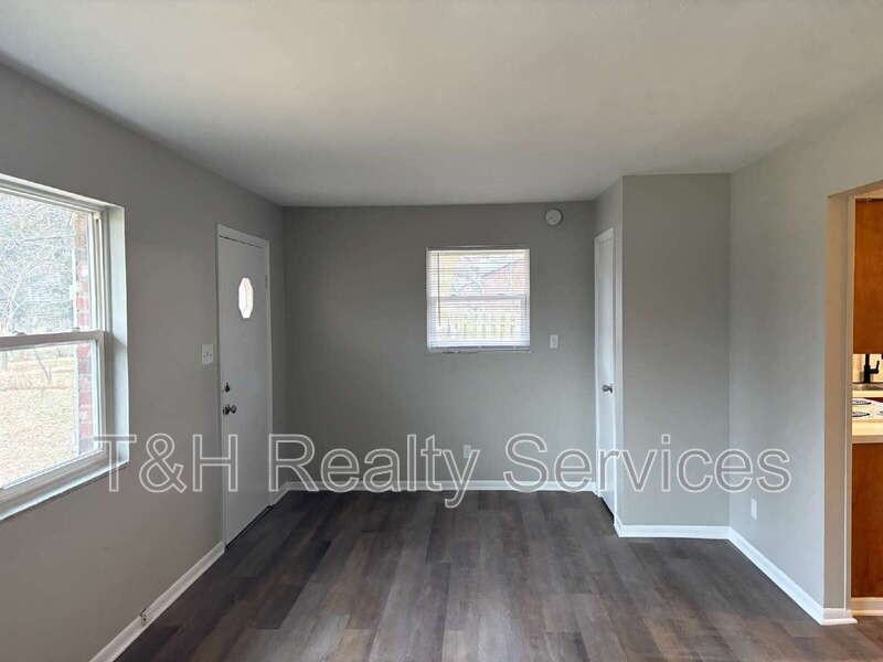 1520 East Stoproad - Photo 5 of 15