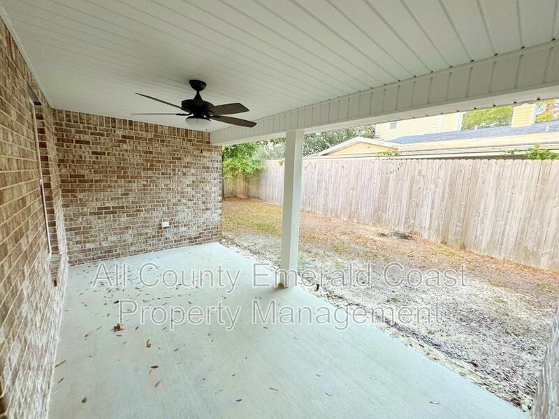 481 Kelly St - Photo 5 of 44